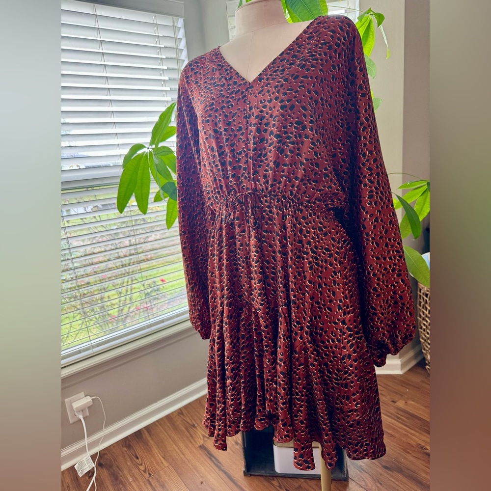 Chic Red Patterned Dress - Picture 2 of 5